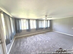 Foto del edificio - 318 Sprucewood Ln