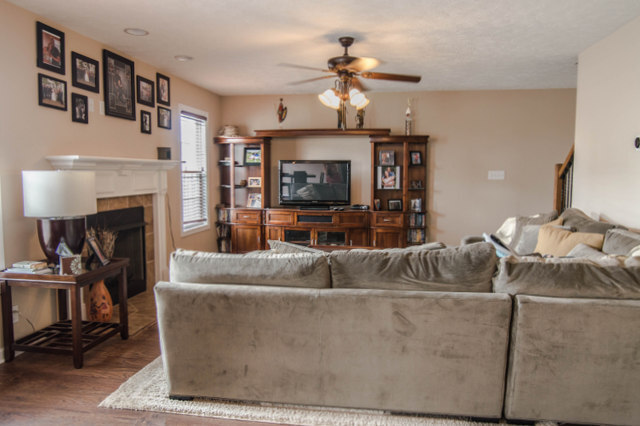 Building Photo - Pet Friendly Two Story in Fox Crossing!