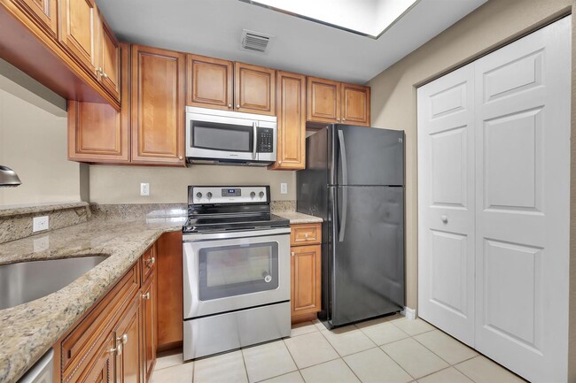 Building Photo - 2808 Amalei Dr