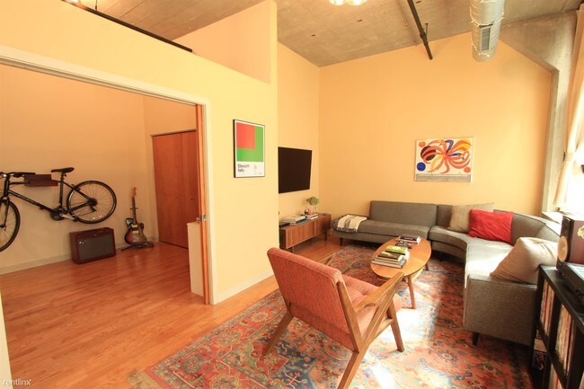 Building Photo - 2 br, 2 bath  - 3963 W Belmont Ave Unit 210