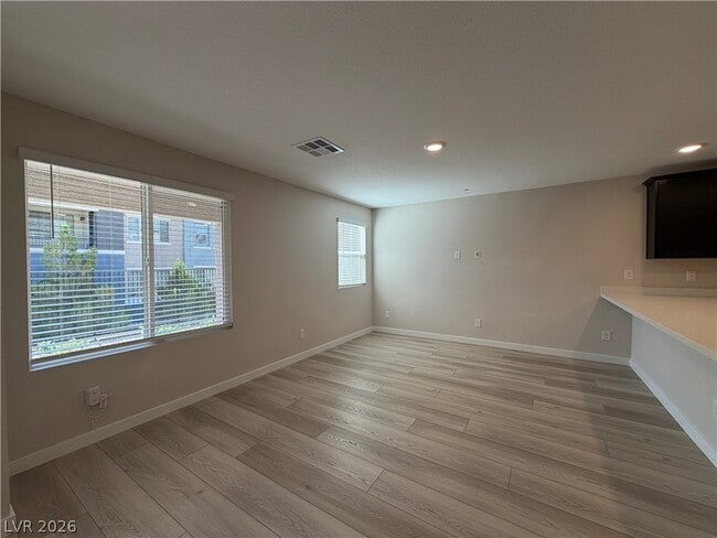 Building Photo - 6276 Foxes Dl St