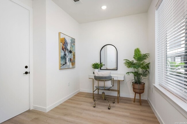 Photo - 719 E Locust Street Unit 3110 House