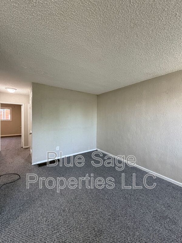 Foto del edificio - 1037 Laurel Rd