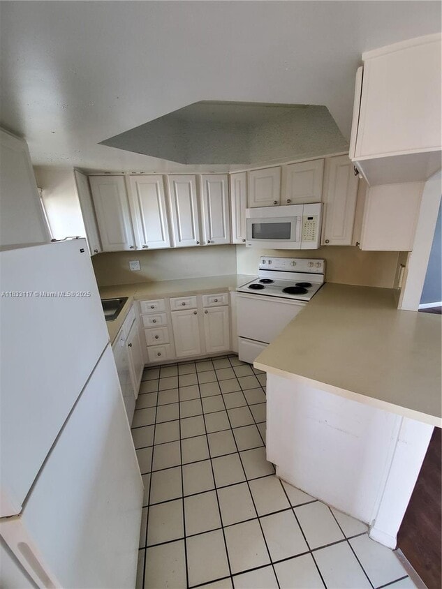 Foto principal - 8353 Lake Dr