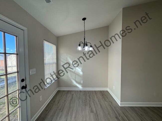 Foto del edificio - Newly remodeled home in Charlotte!