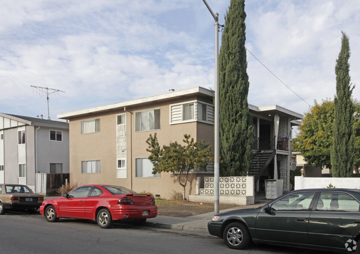 Building Photo - 2256 Deborah Dr