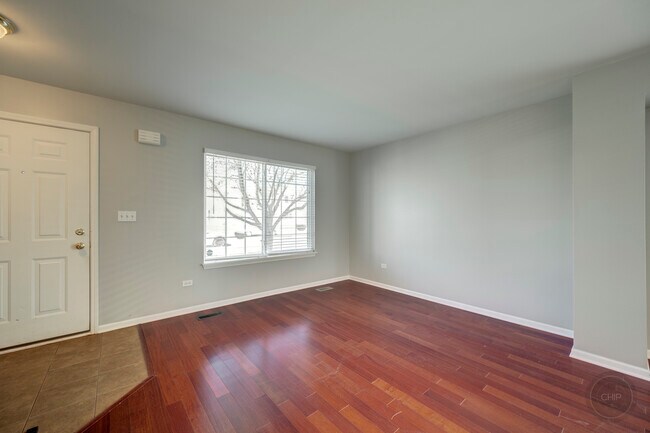 Building Photo - 2470 Hillsboro Ln