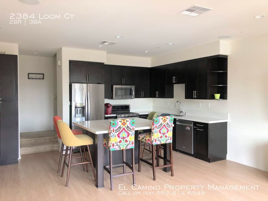 Foto principal - Anaheim Townhome - Stunning!