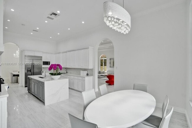 Building Photo - 17001 Collins Ave