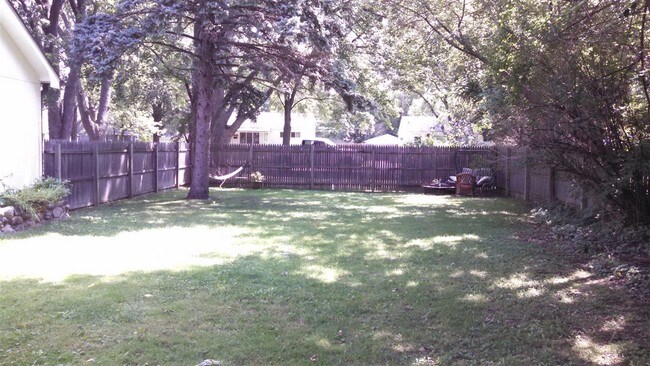 Foto del edificio - 3 br, 1 bath House - 28561 Fairfax St