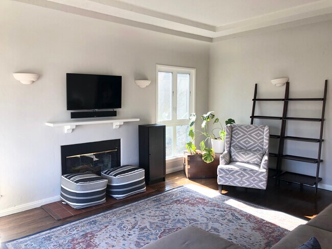 Foto del edificio - 1603 Stearns Dr