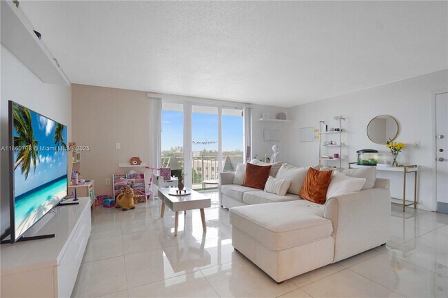 Foto del edificio - 7133 Bay Dr