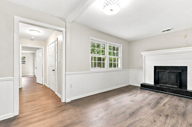 Foto del edificio - 8611 Belews Creek Rd