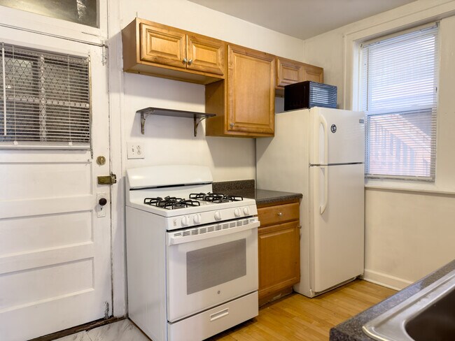 Building Photo - 4407 N Kenneth Ave