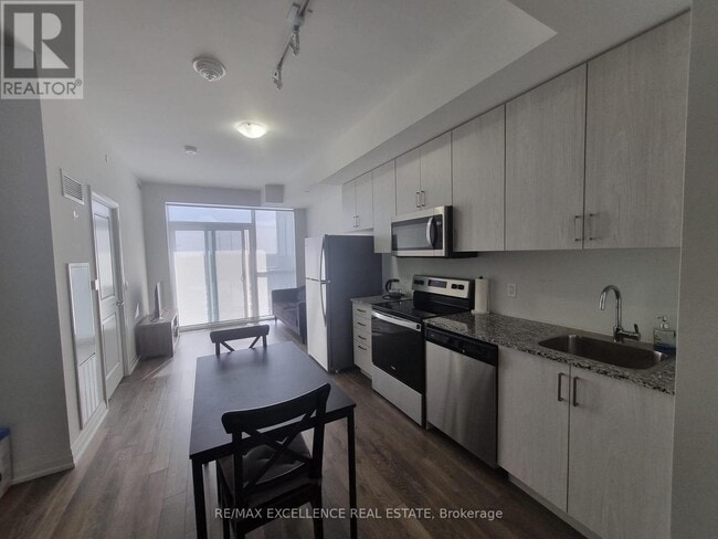 Building Photo - 10 Meadowglen Pl