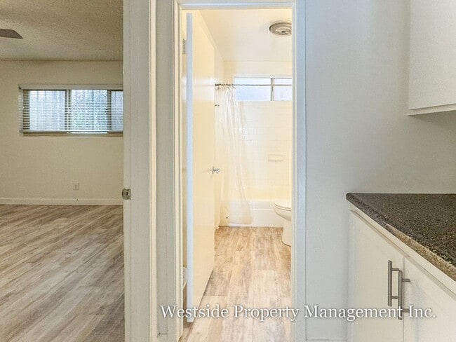 Building Photo - 45 Rose Ave