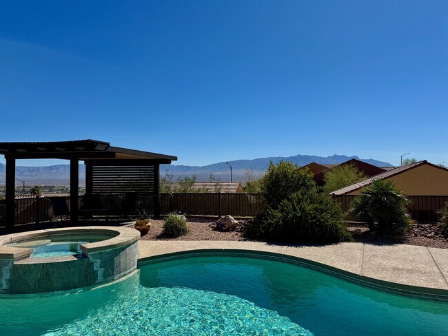 Vista desde el patio - 1582 Smoke Signal Ct