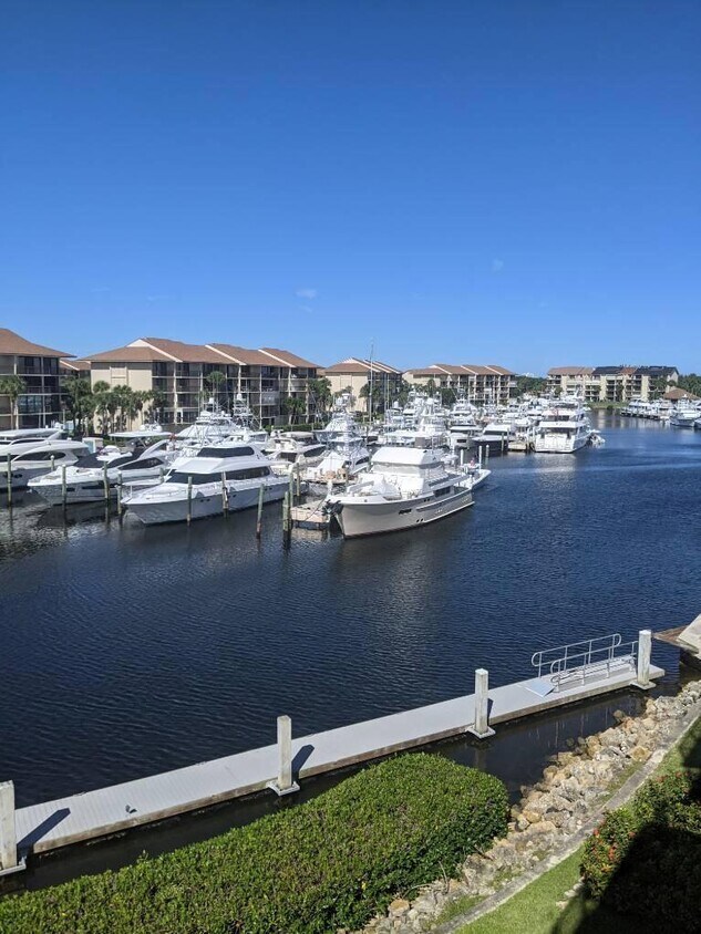 Foto principal - 1301 Seafarer Cir