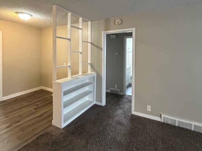 Building Photo - 851 E 600 S