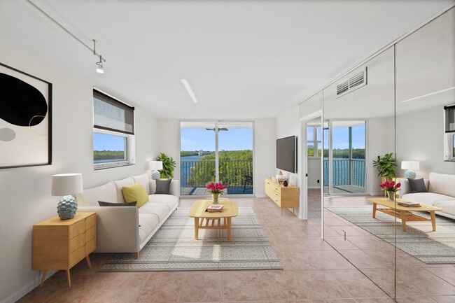 Foto del edificio - 689 NE 6th Ct