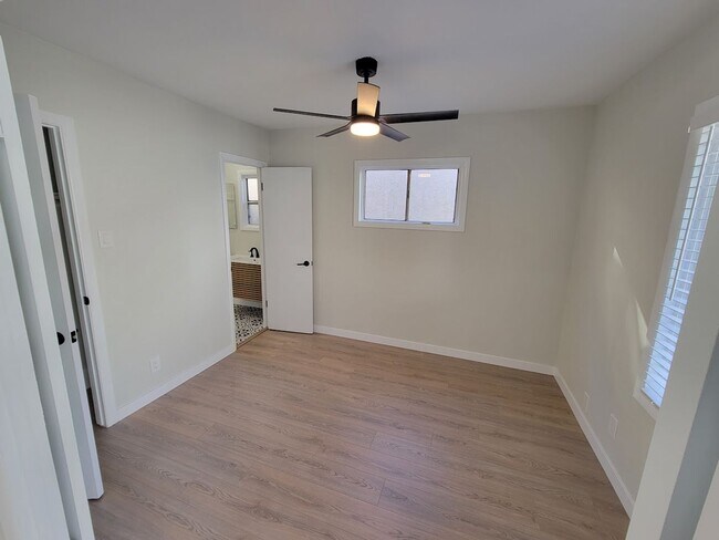 Building Photo - 249