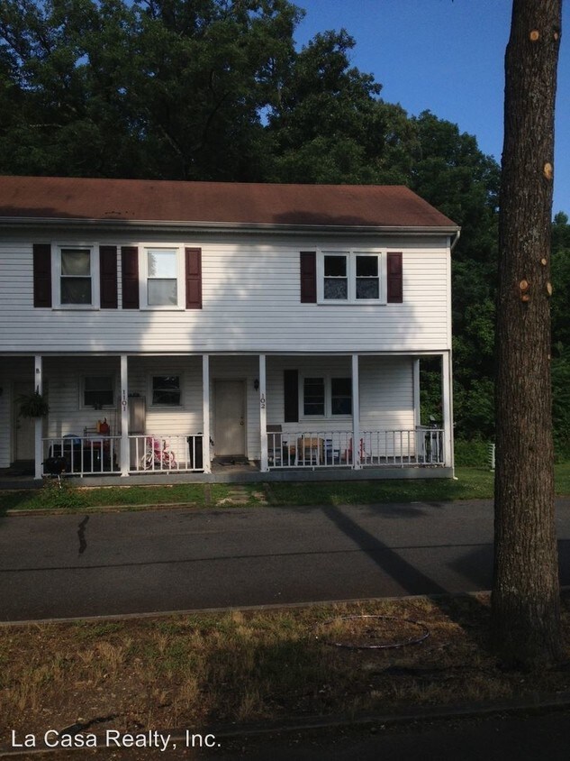 Primary Photo - 1101 Fox Chase