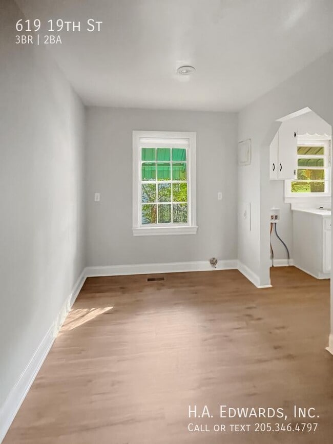 Photo - 619 19th St House