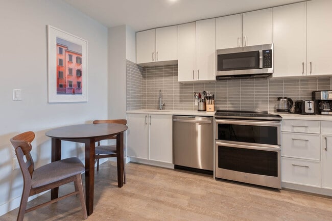 Building Photo - 1 Chestnut St