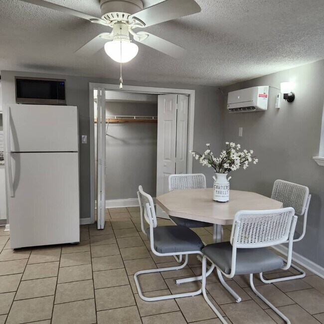 Building Photo - 5233 Loblolly Ln