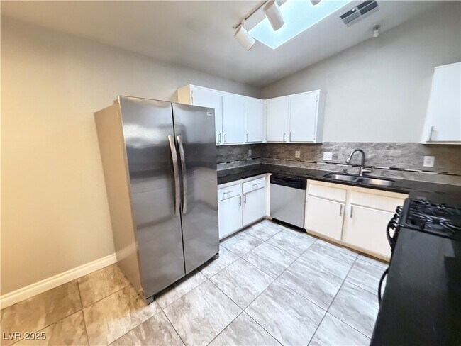 Foto del edificio - 1913 Poppy Hill St