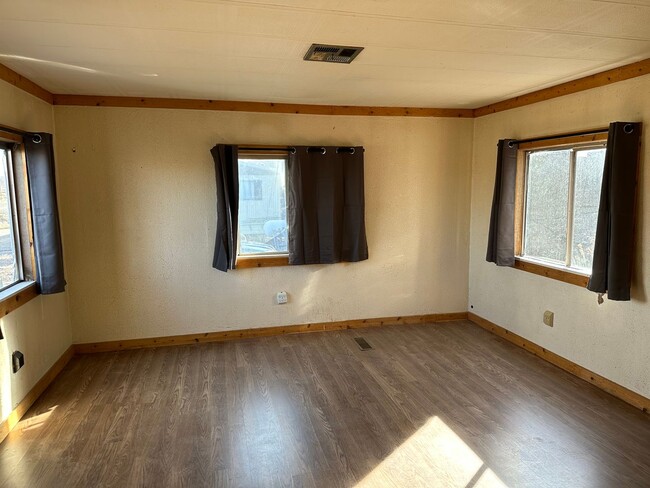 Building Photo - 1 Bedroom 1 Bathroom Mobile Home Duplex lo...