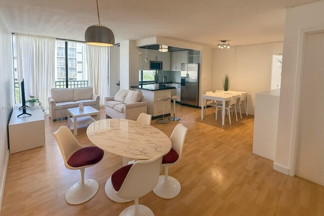 Foto del edificio - 16909 N Bay Rd