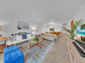 Building Photo - 2625 Collins Ave