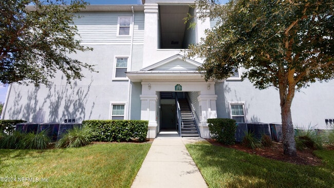 Building Photo - 8201 Green Parrot Rd