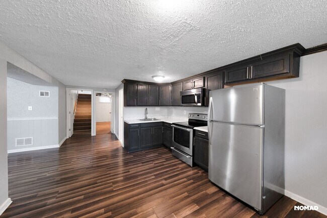 Building Photo - Spacious 5BR House in Linthicum