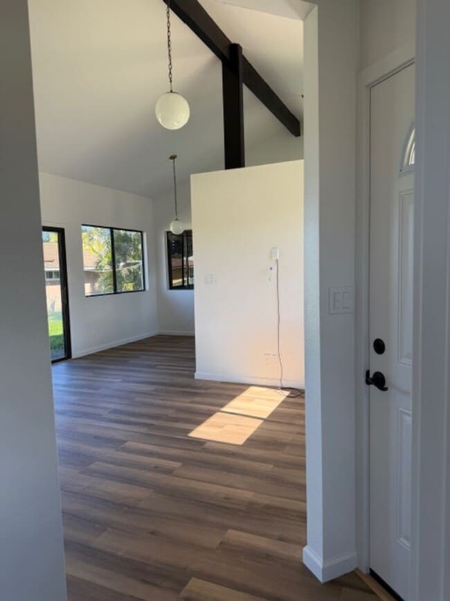 Building Photo - 75 Kaupea St