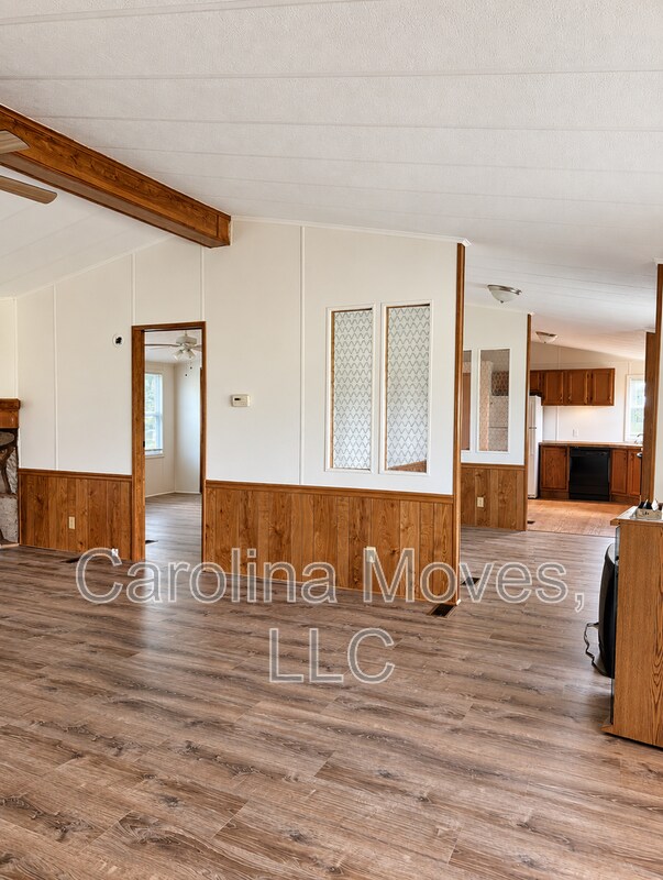 Foto del edificio - 220 Farrs Rd