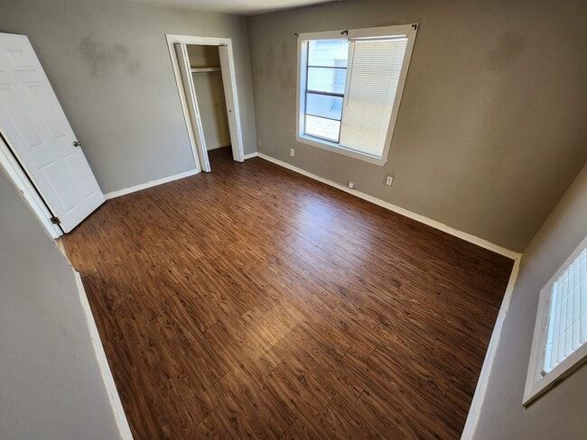 Building Photo - 1121 E Beverly St