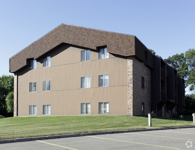 Building Photo - Oak Gardens