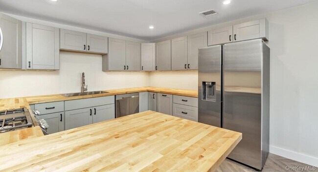 Foto del edificio - 67 Maple Ave