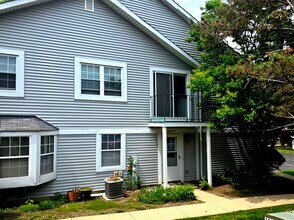 Building Photo - 422 N Lake Shore Dr