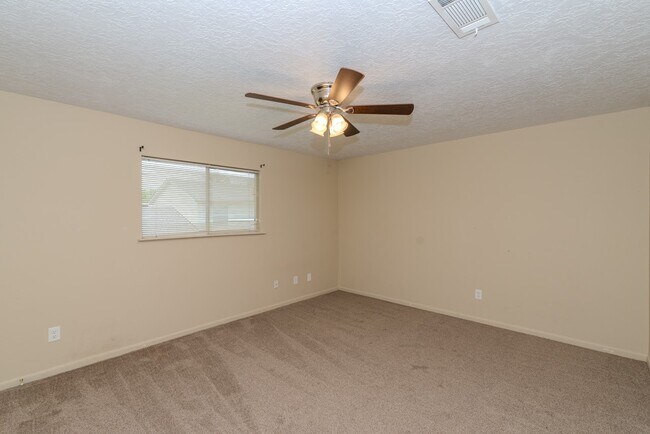 Building Photo - 6606 Lexington Dr