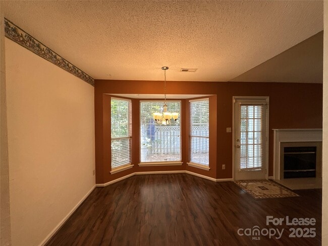 Foto del edificio - 8600 Lockerbie Ln