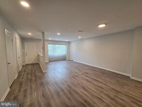 Building Photo - 15040 Cherrywood Dr