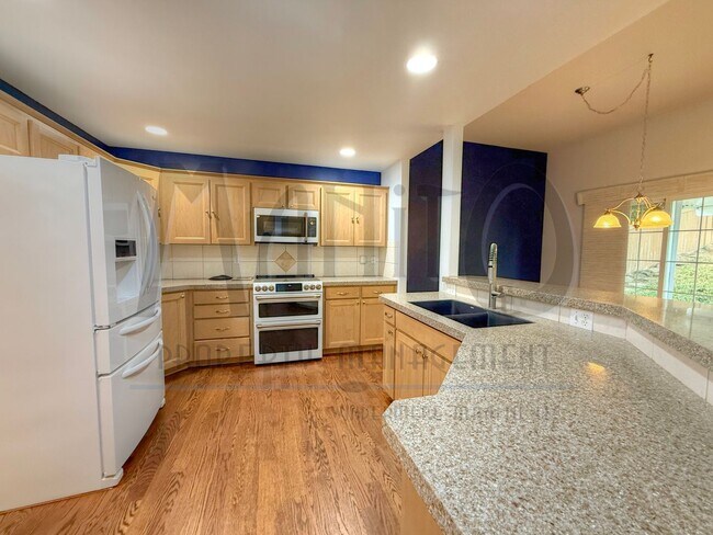 Foto del edificio - **MOVE IN SPECIAL** Spacious Eagle Ridge Home