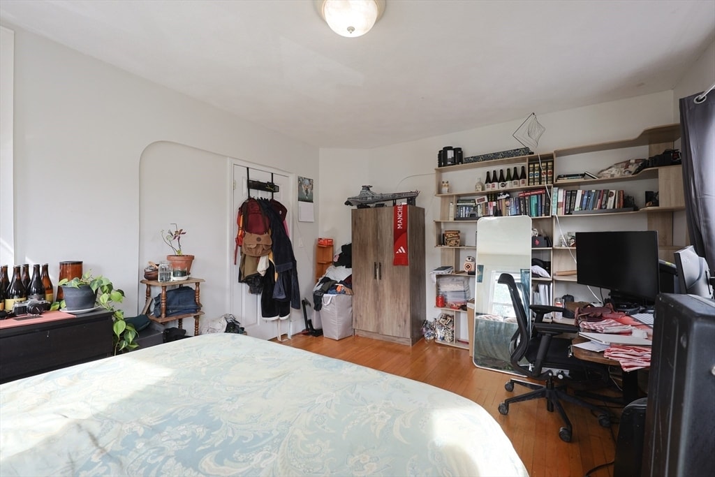 Primary Photo - 157 Murdock St