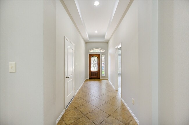 Building Photo - 5615 Stoneridge Ct