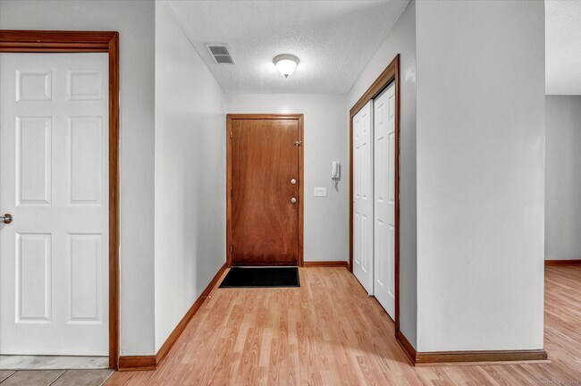 Foto del edificio - 48 N Mountain Rd