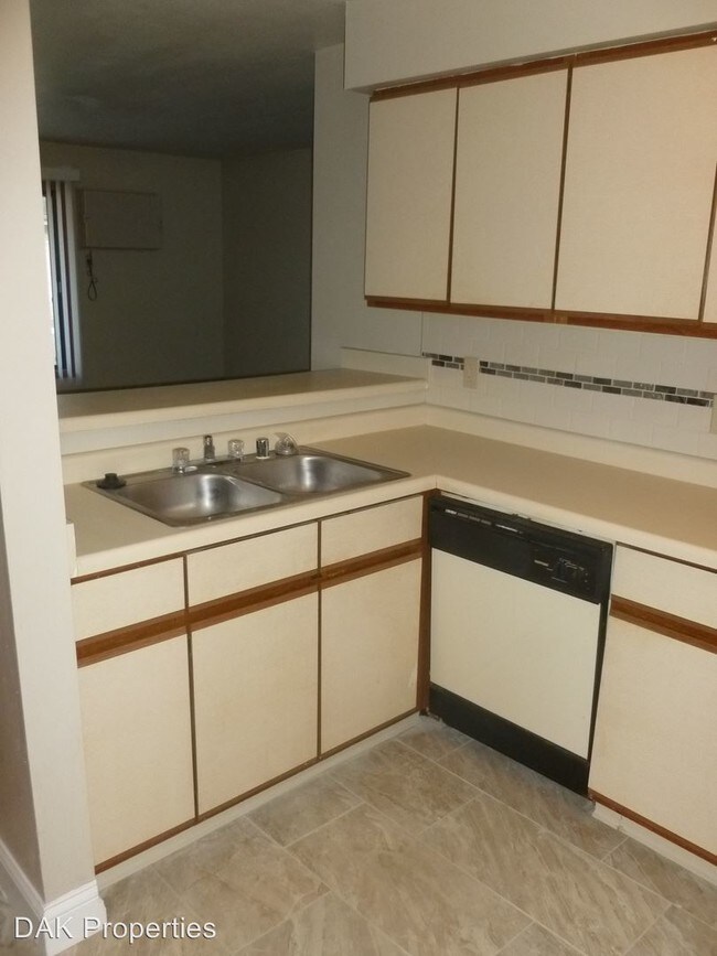 W201N16619N16619 Hemlock St, Jackson, WI 53037 Room for Rent in