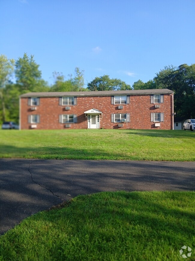 Building Photo - 1423 Schoolhouse Rd